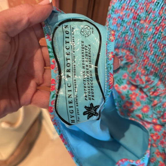 Solid and Striped one piece swimsuit size M - Picture 4 of 4